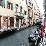 Ca\' Delle Acque Deluxe Apartment R&R